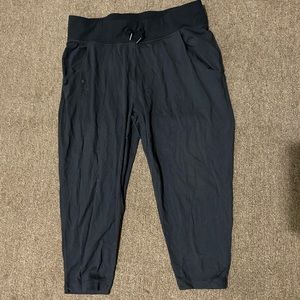 Lululemon Cropped Pants/Joggers